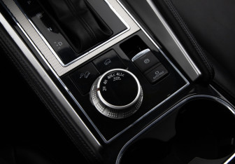 Подержанный автомобиль Mitsubishi Pajero Sport 2022 года (15 фото)
