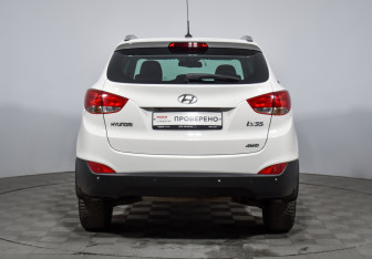 Подержанный автомобиль Hyundai ix35 2012 года (6 фото)