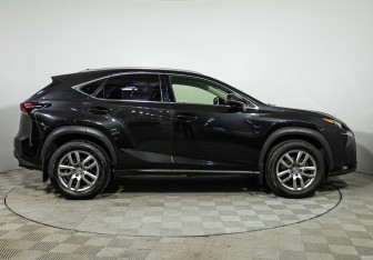 Подержанный автомобиль Lexus NX 2017 года (4 фото)