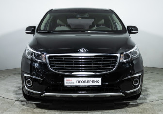Подержанный автомобиль Kia Carnival 2017 года (2 фото)