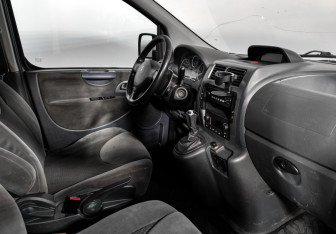 Подержанный автомобиль Peugeot Expert 2015 года (12 фото)