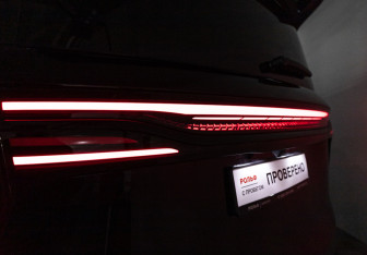 Подержанный автомобиль Hongqi HQ9 2022 года (36 фото)