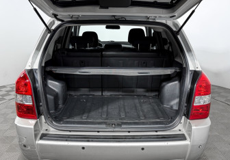 Подержанный автомобиль Hyundai Tucson 2008 года (18 фото)