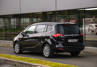 Подержанный автомобиль Opel Zafira Compactvan 2014 года (8 фото)
