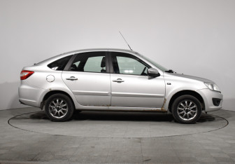 Подержанный автомобиль LADA (ВАЗ) Granta Liftback 2015 года (4 фото)