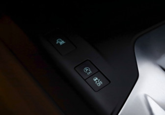 Подержанный автомобиль Jaguar E-Pace 2018 года (23 фото)