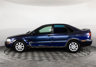 Подержанный автомобиль Volvo S40 2001 года (8 фото)