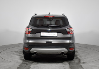 Подержанный автомобиль Ford Kuga 2018 года (6 фото)