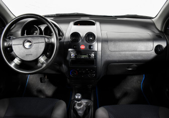 Подержанный автомобиль Chevrolet Aveo Sedan 2007 года (13 фото)