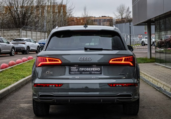 Подержанный автомобиль Audi Q5 2020 года (6 фото)