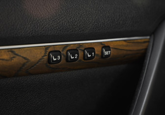 Подержанный автомобиль Toyota Land Cruiser Suv 2014 года (25 фото)