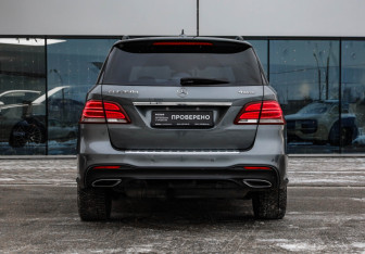 Подержанный автомобиль Mercedes-Benz GLE 2017 года (7 фото)