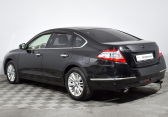Подержанный автомобиль Nissan Teana 2011 года (7 фото)