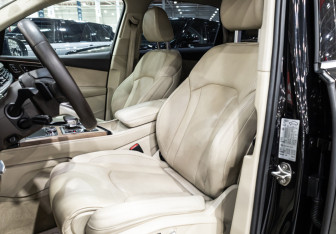Подержанный автомобиль Audi Q7 2017 года (14 фото)
