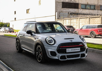 Подержанный автомобиль MINI Hatch 2020 года (5 фото)