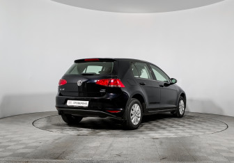 Подержанный автомобиль Volkswagen Golf Hatchback 2014 года (5 фото)