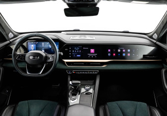 Подержанный автомобиль Geely Monjaro 2023 года (12 фото)