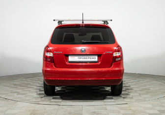 Подержанный автомобиль Skoda Fabia Wagon 2014 года (6 фото)