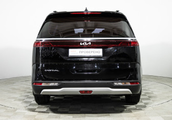 Подержанный автомобиль Kia Carnival 2021 года (6 фото)