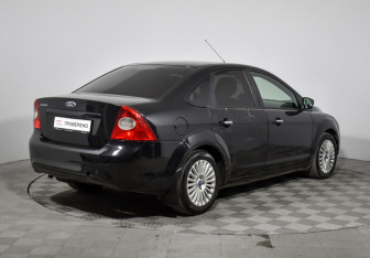 Подержанный автомобиль Ford Focus Sedan 2011 года (5 фото)
