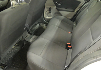 Подержанный автомобиль Renault Fluence 2012 года (11 фото)