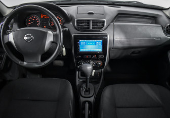 Подержанный автомобиль Nissan Terrano 2015 года (14 фото)