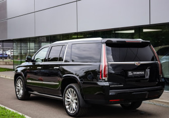 Подержанный автомобиль Cadillac Escalade Suv 2015 года (7 фото)