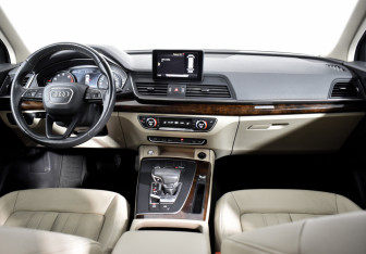 Подержанный автомобиль Audi Q5 2017 года (11 фото)