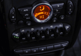 Подержанный автомобиль MINI Countryman 2011 года (17 фото)