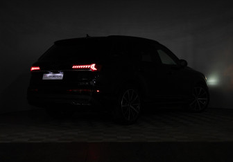 Подержанный автомобиль Audi Q7 2021 года (37 фото)