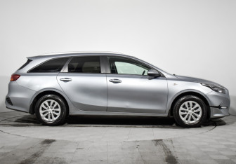Подержанный автомобиль Kia Ceed Wagon 2022 года (4 фото)