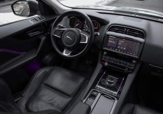 Подержанный автомобиль Jaguar F-Pace 2020 года (9 фото)