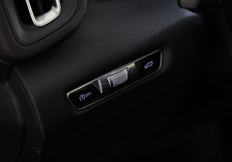 Подержанный автомобиль Hongqi HS3 2024 года (21 фото)