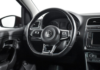 Подержанный автомобиль Volkswagen Polo Sedan 2020 года (15 фото)