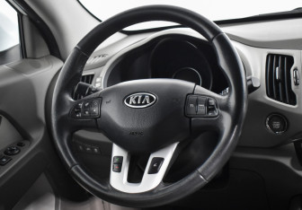 Подержанный автомобиль Kia Sportage 2011 года (14 фото)