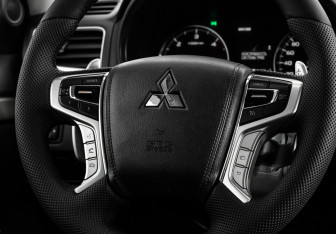 Подержанный автомобиль Mitsubishi Pajero Sport 2018 года (11 фото)