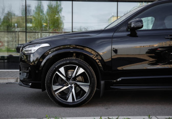 Подержанный автомобиль Volvo XC90 2020 года (10 фото)
