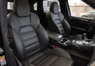 Подержанный автомобиль Porsche Cayenne 2015 года (28 фото)