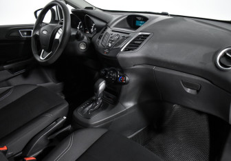 Подержанный автомобиль Ford Fiesta Hatchback 2017 года (13 фото)
