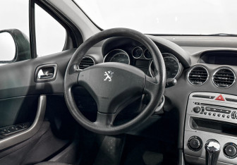 Подержанный автомобиль Peugeot 308 Hatchback 2010 года (15 фото)
