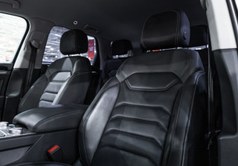Подержанный автомобиль Volkswagen Touareg 2019 года (19 фото)