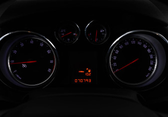 Подержанный автомобиль Opel Mokka 2014 года (16 фото)