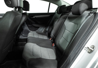 Подержанный автомобиль Volkswagen Passat Sedan 2013 года (10 фото)