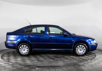 Подержанный автомобиль Skoda Octavia Liftback 2008 года (4 фото)