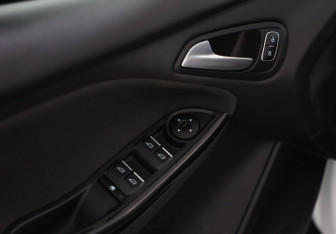 Подержанный автомобиль Ford Focus Hatchback 2018 года (19 фото)