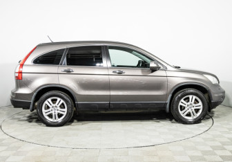 Подержанный автомобиль Honda CR-V 2012 года (4 фото)