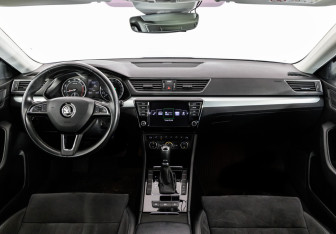Подержанный автомобиль Skoda Superb Liftback 2017 года (11 фото)