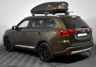 Подержанный автомобиль Mitsubishi Outlander 2017 года (7 фото)