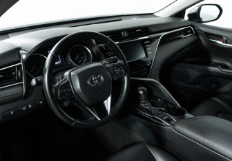 Подержанный автомобиль Toyota Camry Sedan 2020 года (11 фото)
