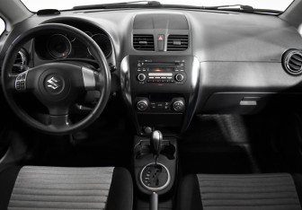 Подержанный автомобиль Suzuki SX4 Hatchback 2010 года (13 фото)